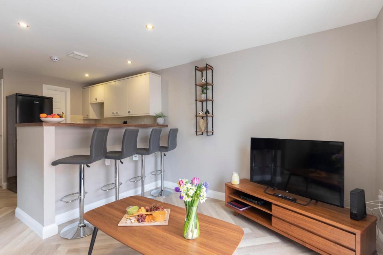 Elliot Oliver - 2 Bedroom Garden Apartment With Parking Cheltenham Exterior foto