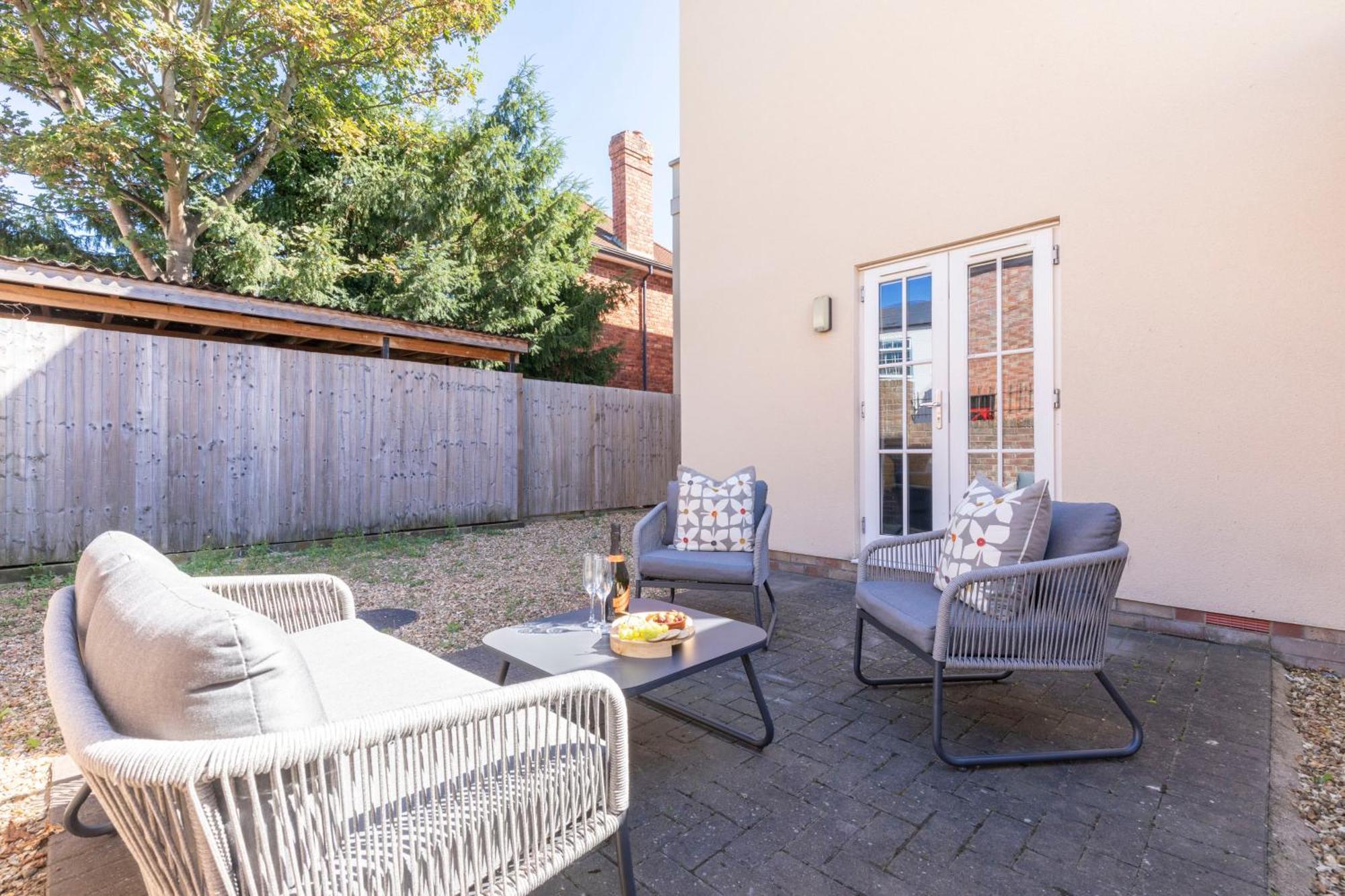 Elliot Oliver - 2 Bedroom Garden Apartment With Parking Cheltenham Exterior foto